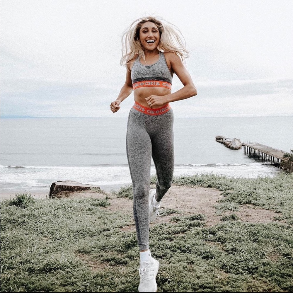 Abeatis Jazzy Sport Bra and Leggings Set